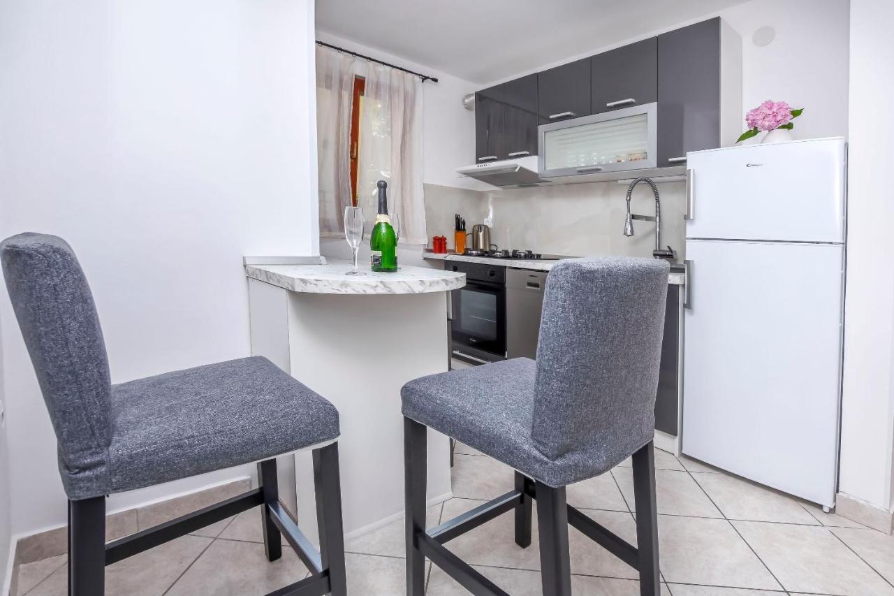 Apartments Viktor ロゴズニッツァ エクステリア 写真