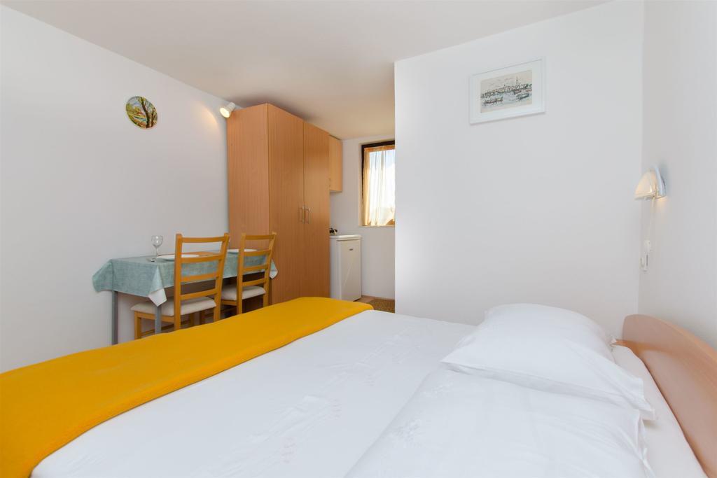 Apartments Viktor ロゴズニッツァ エクステリア 写真