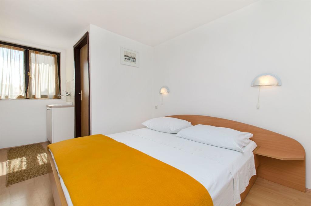 Apartments Viktor ロゴズニッツァ エクステリア 写真